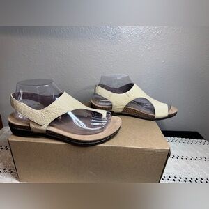 Dansko Women’s Elegant Cream Sandals